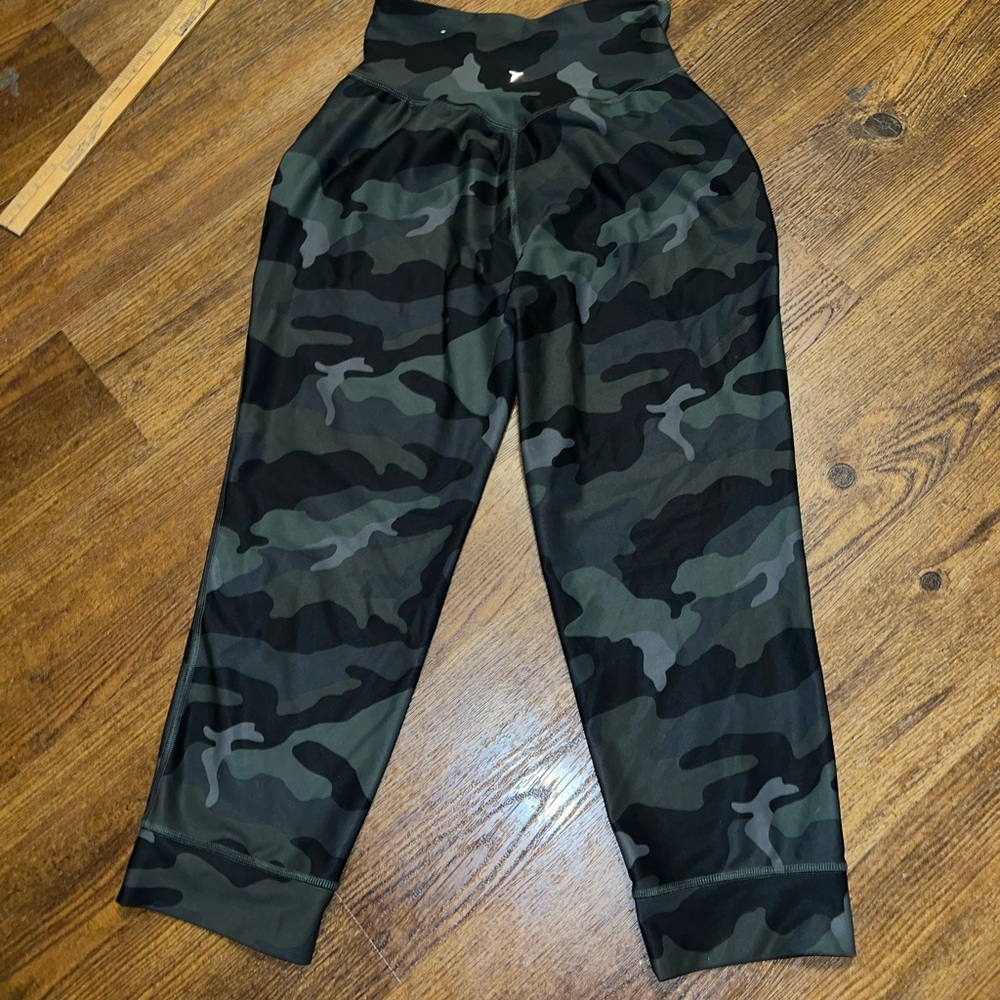 LAST CALL Old Navy Active Green Gray Camo Performance Cuffed Joggers Size S - Picture 4 of 12